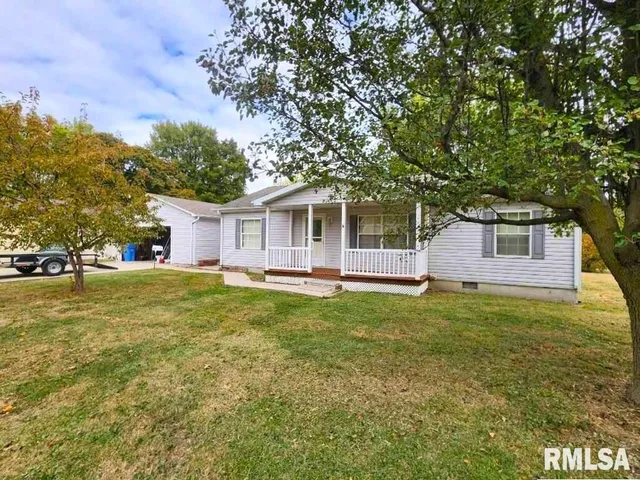 $169,900 | 420 South 7th Street, Girard, IL 62640