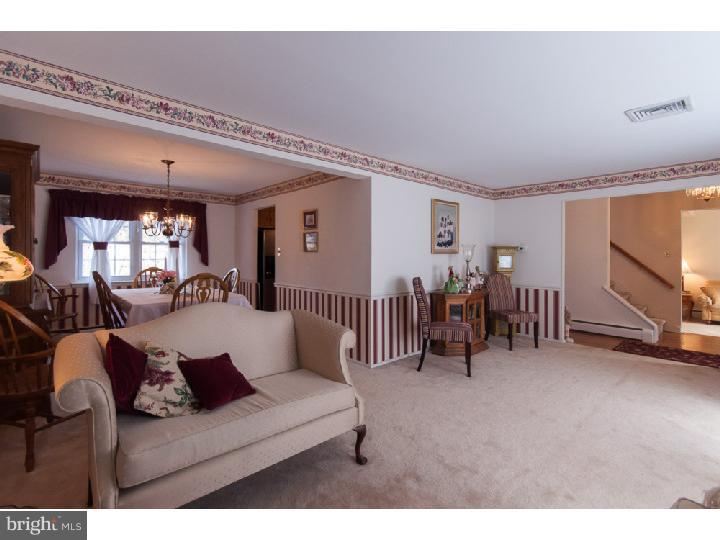 471 Hillendale Road Media, PA 19063 - Photo 7 of 25 Living Room