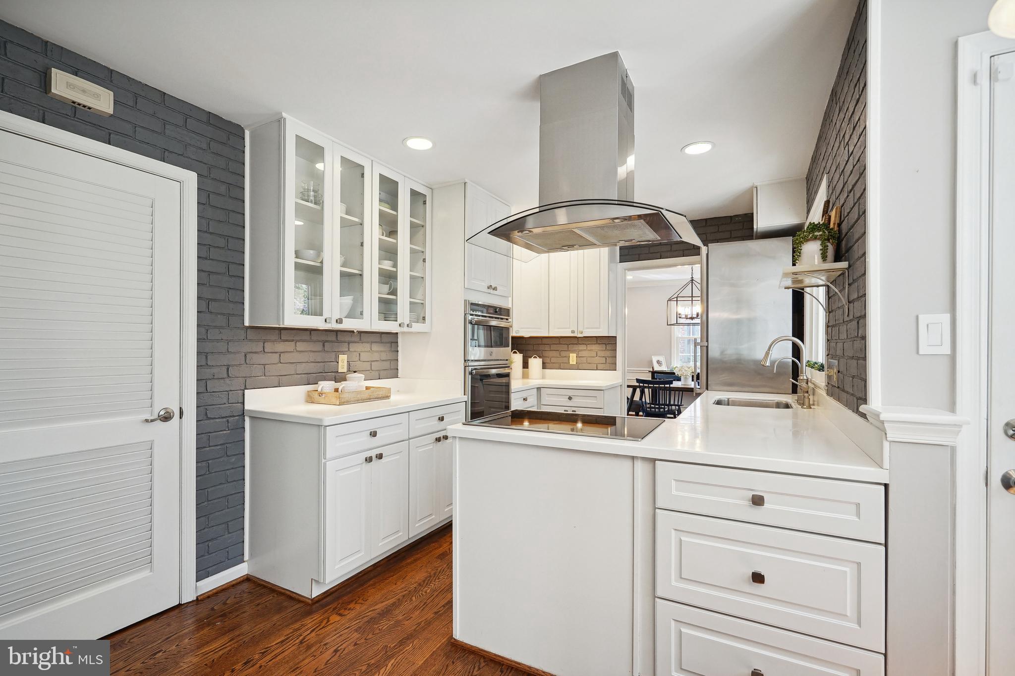 8504 Stable Drive Alexandria, VA 22308 - Photo 12 of 53 Chef's kitchen with Corian Countertops