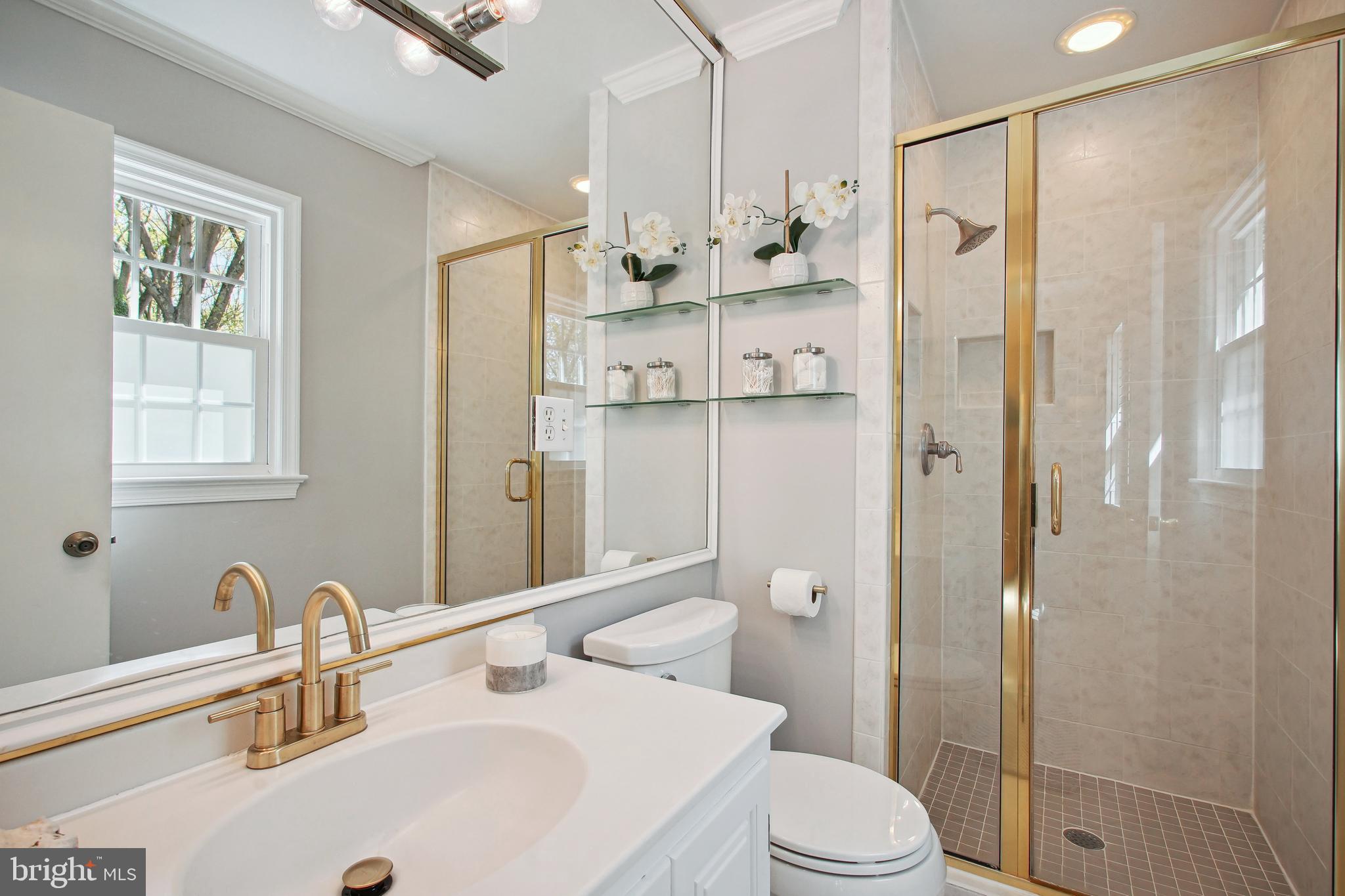 8504 Stable Drive Alexandria, VA 22308 - Photo 25 of 53 Primary en suite bathroom!