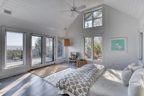 22 Knoll Road, Southampton, NY 11968