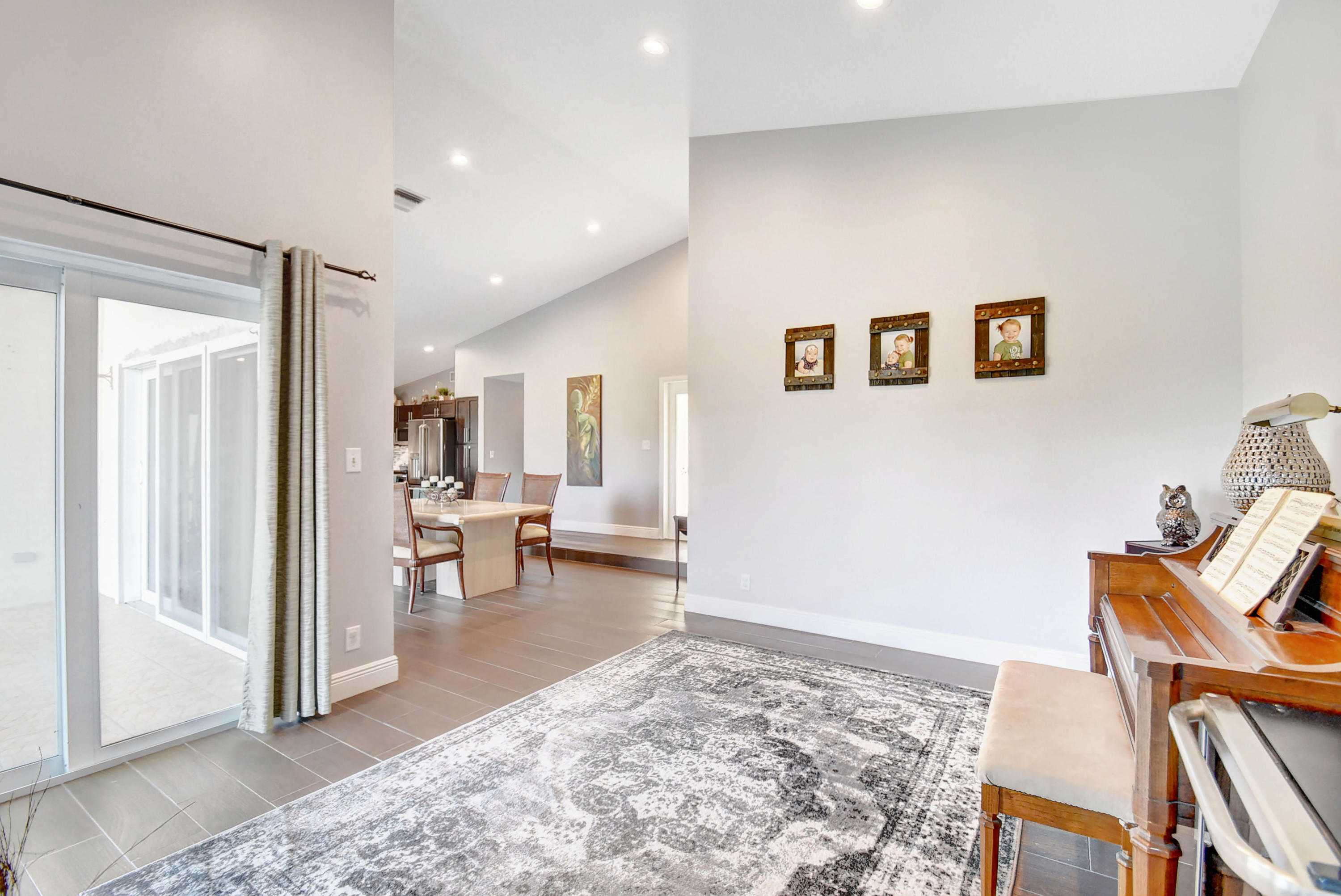 21050 Rustlewood Avenue Boca Raton, FL 33428 - Photo 20 of 44 Living room
