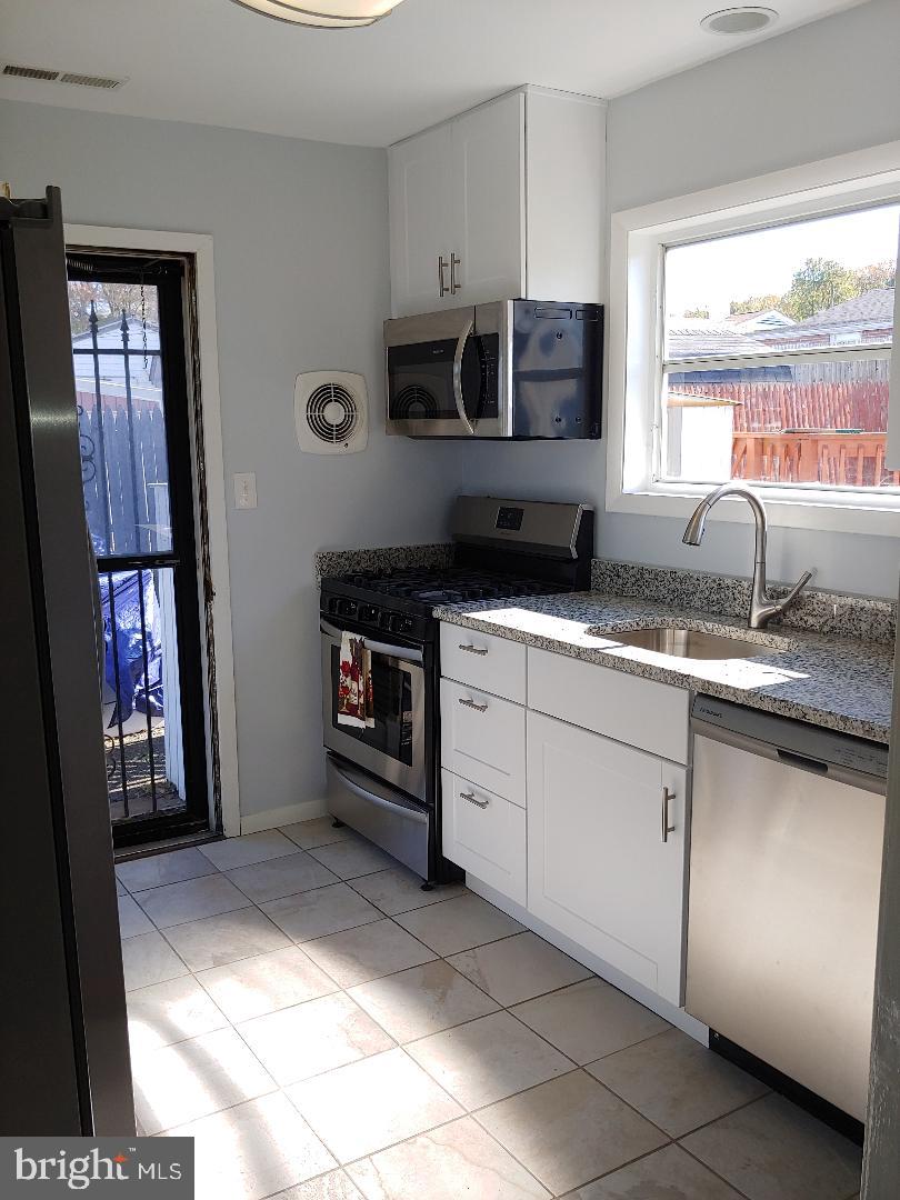 8725 Stockwell Road Baltimore, MD 21234 - Photo 1 of 9 New Kitchen with granit counters