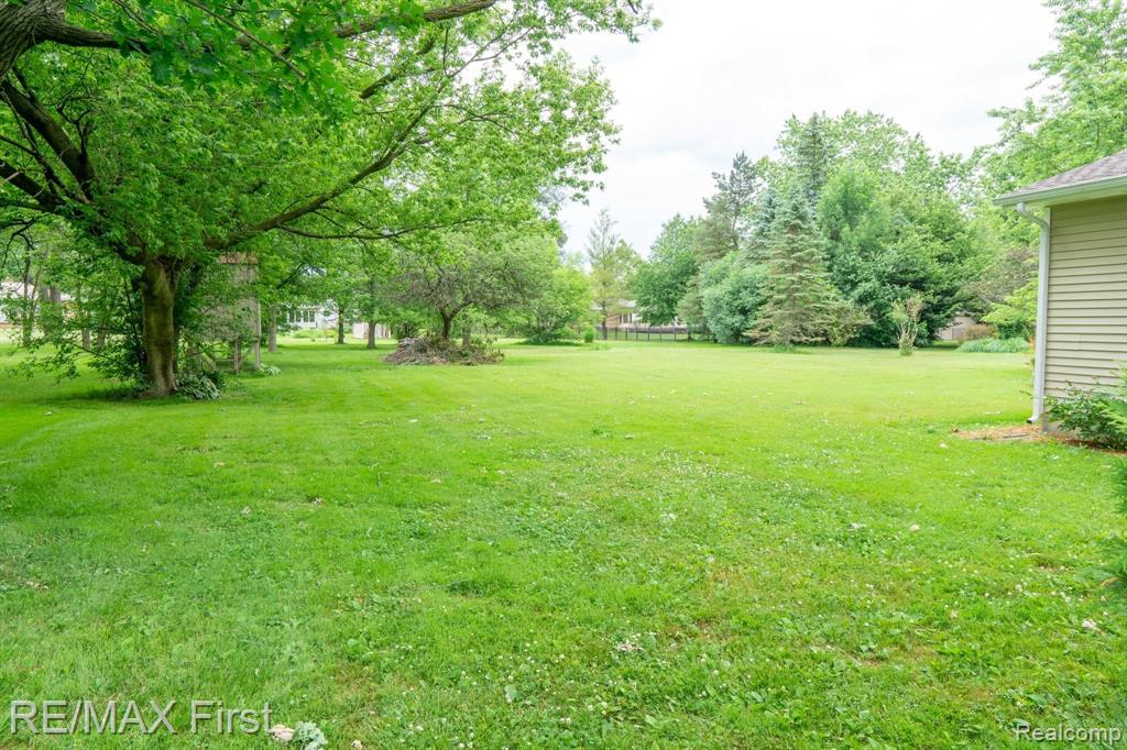 930 Grace Avenue Rochester Hills, MI 48307 - Photo 5 of 35
