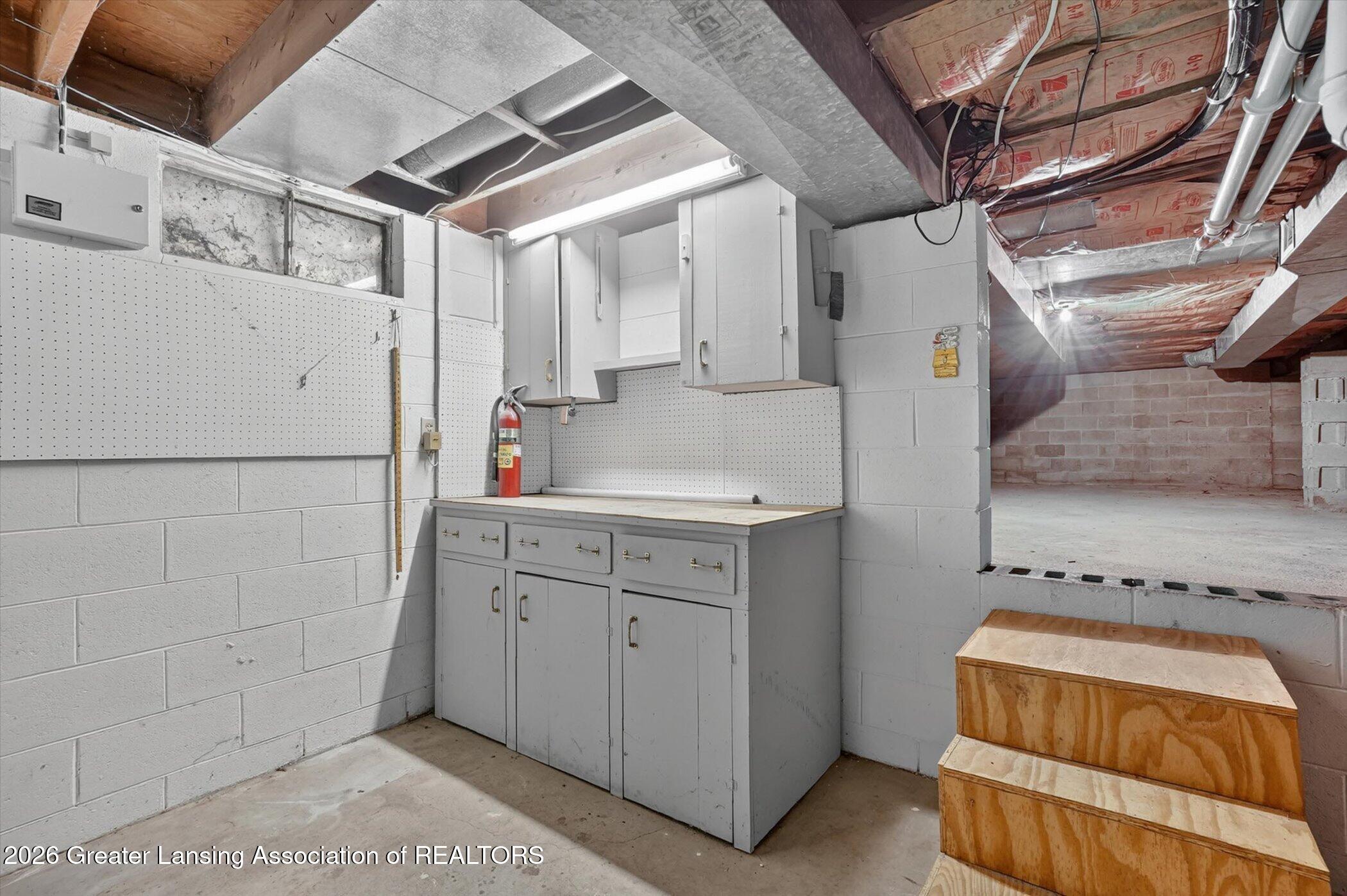 2106 Byrnes Road Lansing, MI 48906 - Photo 36 of 51 38-2106-Byrnes-Rd-WindowStill-Photograph