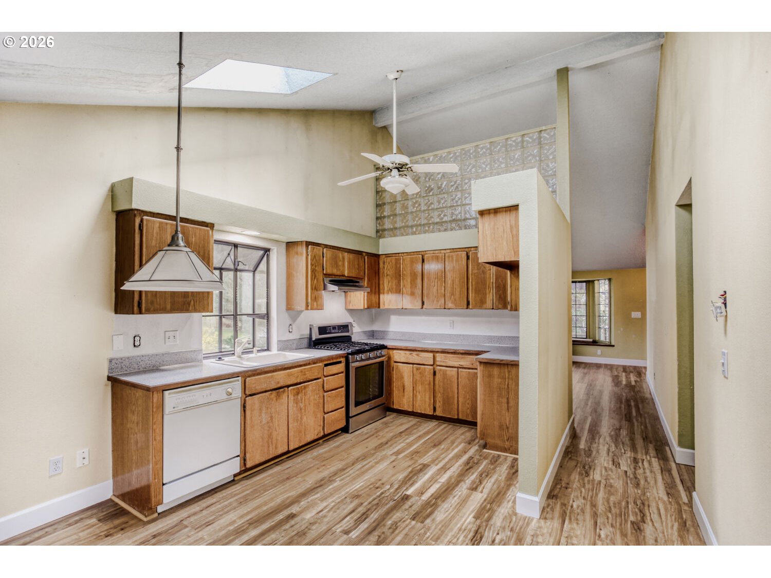 16474 Southwest 104th Avenue Portland, OR 97224 - Photo 11 of 28 Kitchen