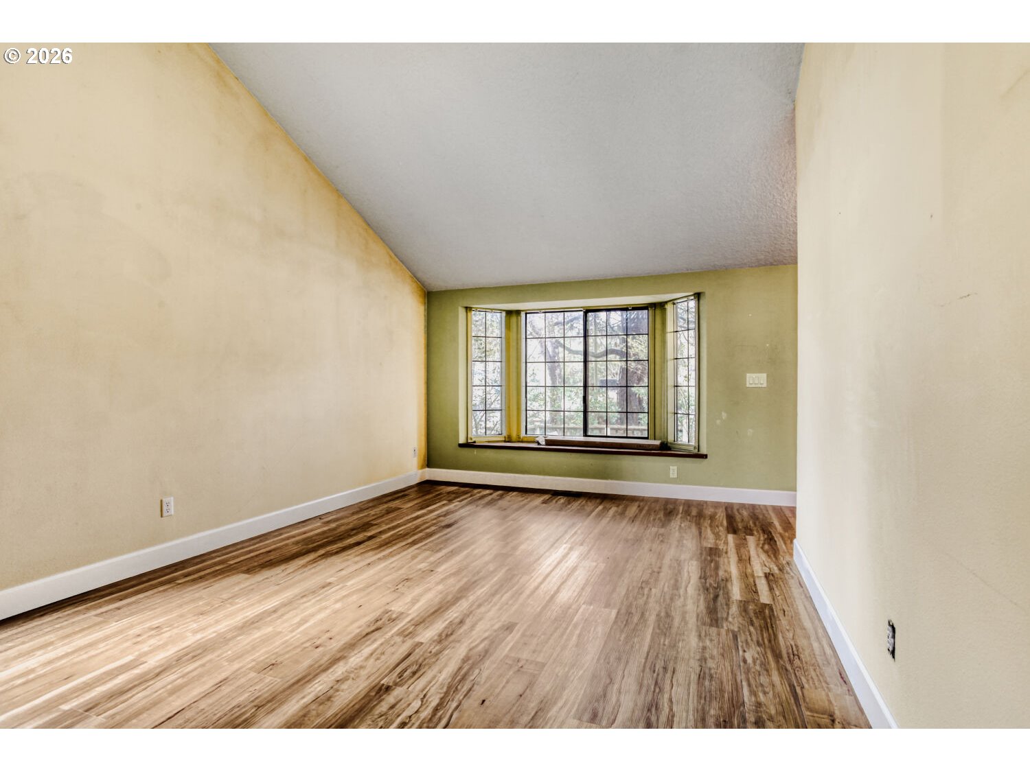 16474 Southwest 104th Avenue Portland, OR 97224 - Photo 4 of 28 Living Room
