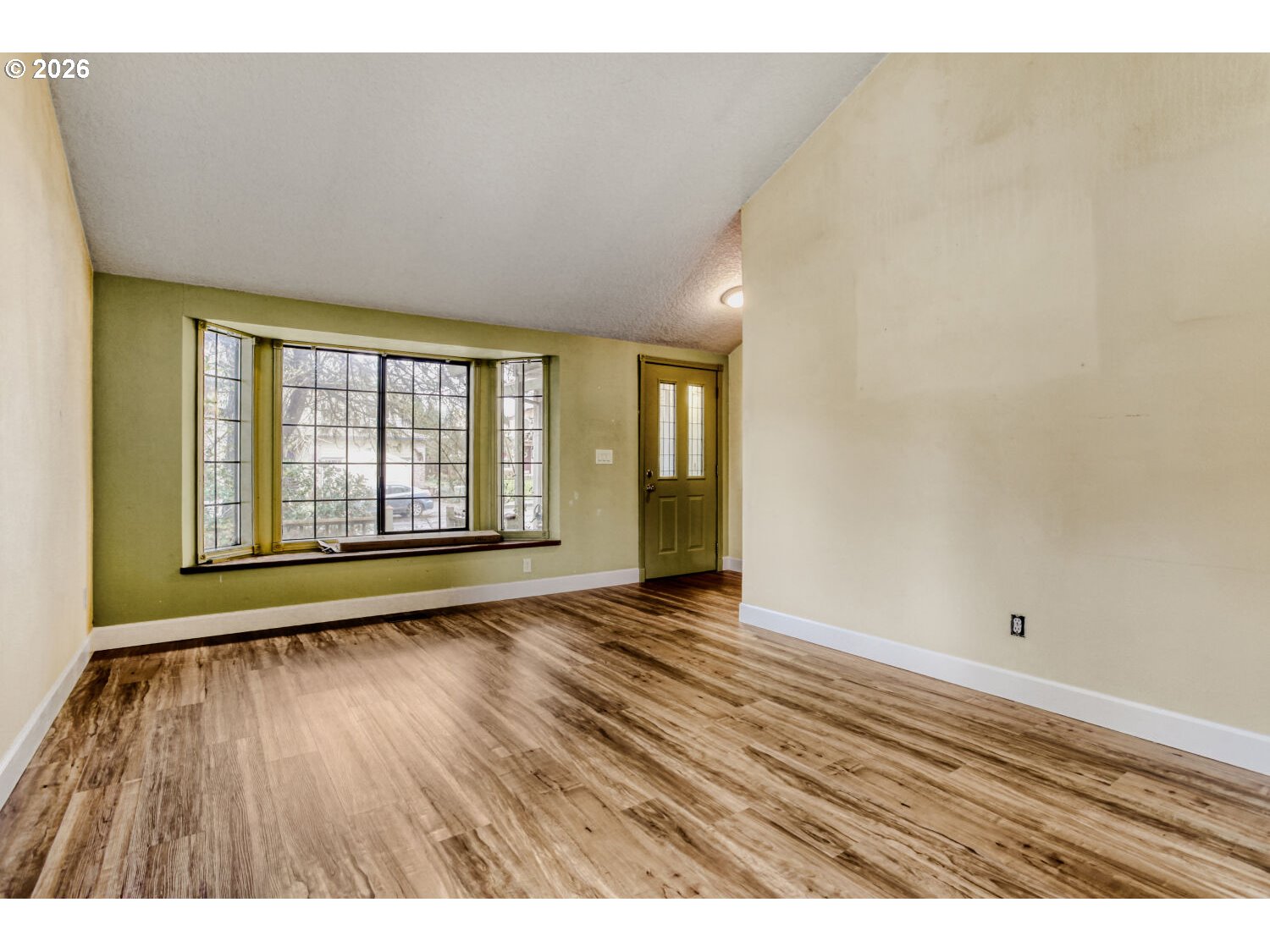 16474 Southwest 104th Avenue Portland, OR 97224 - Photo 5 of 28 Living Room