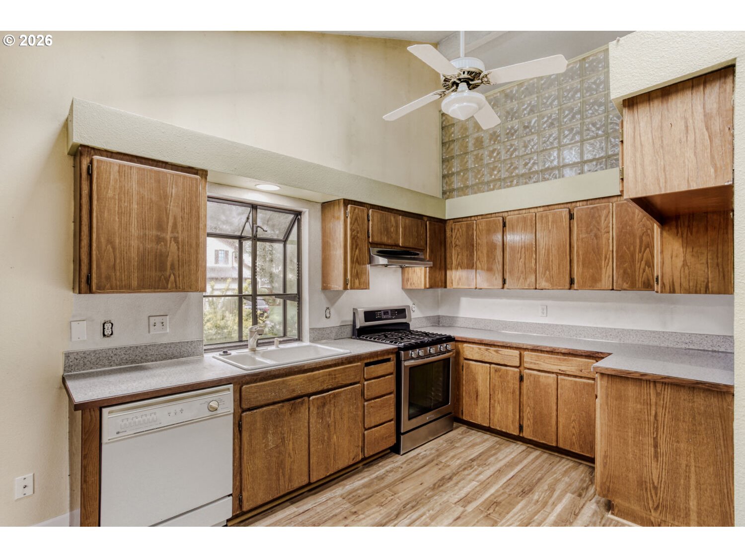 16474 Southwest 104th Avenue Portland, OR 97224 - Photo 9 of 28 Kitchen