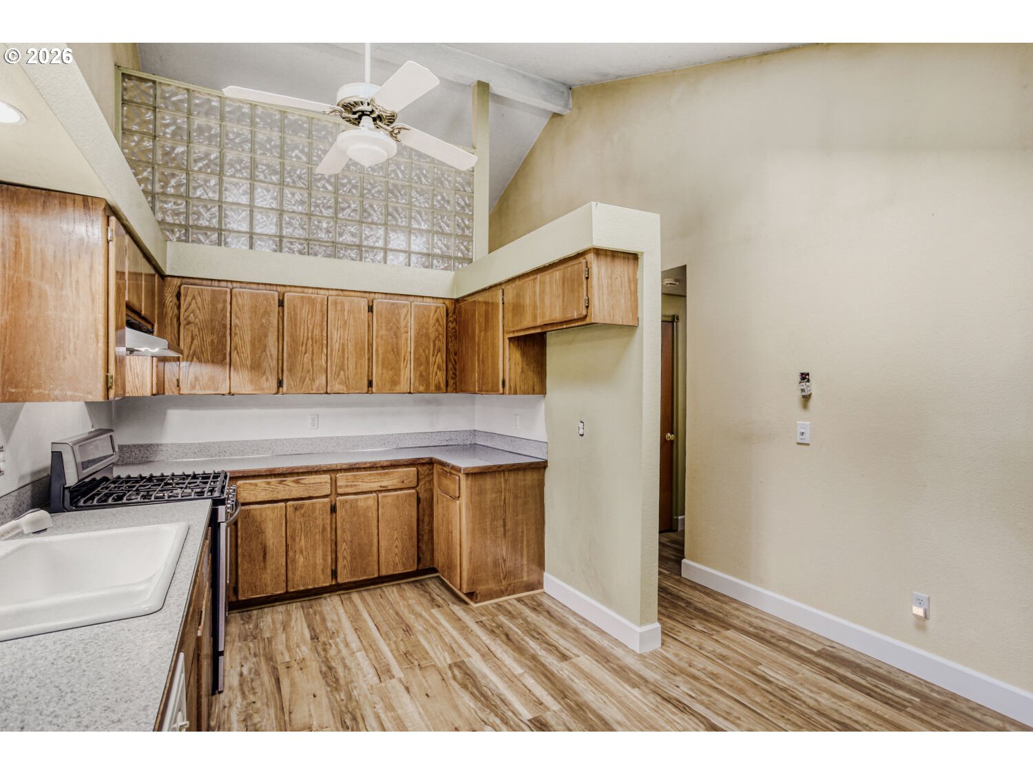 16474 Southwest 104th Avenue Portland, OR 97224 - Photo 10 of 28 Kitchen