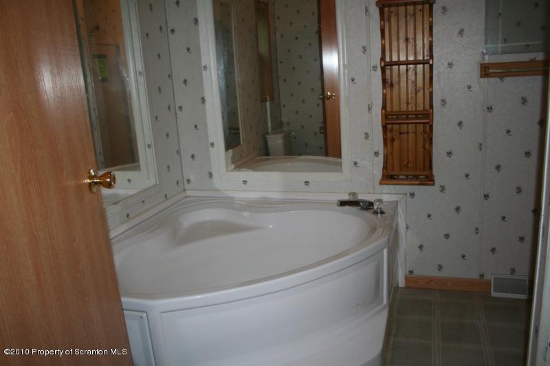 351 R Casterline Road Dallas, PA 18612 - Photo 8 of 13 a bathroom with a bathtub