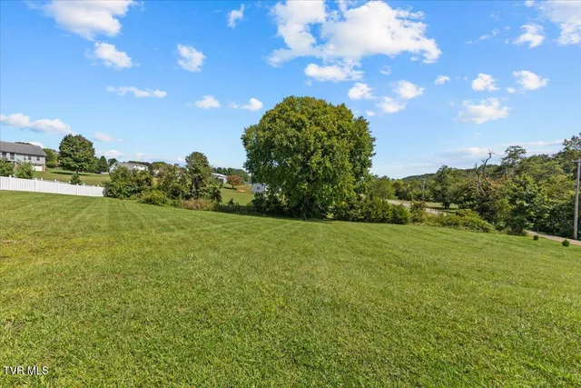 $849,000 | 26 Bethesda Place, Piney Flats, TN 37686