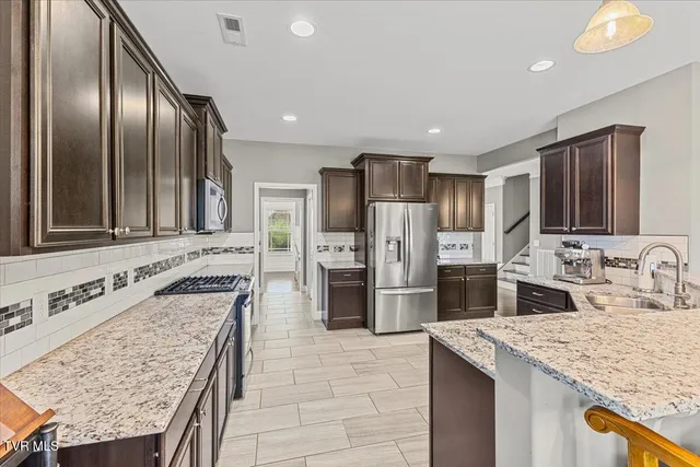 $849,000 | 26 Bethesda Place, Piney Flats, TN 37686