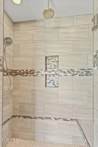 $849,000 | 26 Bethesda Place, Piney Flats, TN 37686