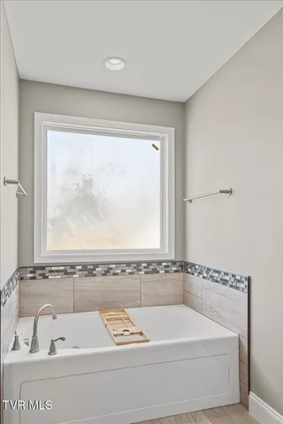 $849,000 | 26 Bethesda Place, Piney Flats, TN 37686