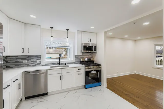 $339,900 | 6755 Maple Court, Bridgeview, IL 60455