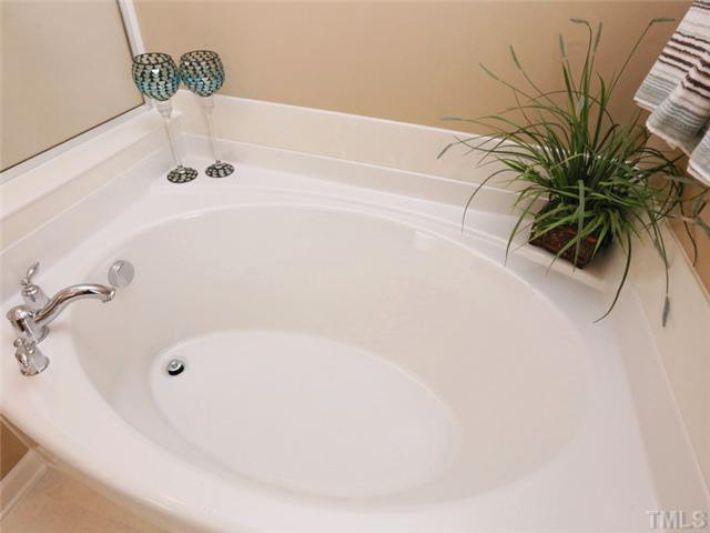 8608 Churchdown Court Raleigh, NC 27613 - Photo 17 of 25 Master Bath/Spa