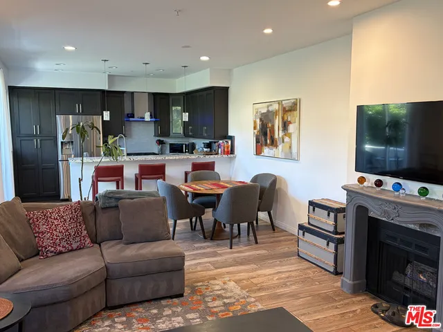 $4,500 | 1076 South Orange Grove Avenue, Unit 10, Los Angeles, CA 90019