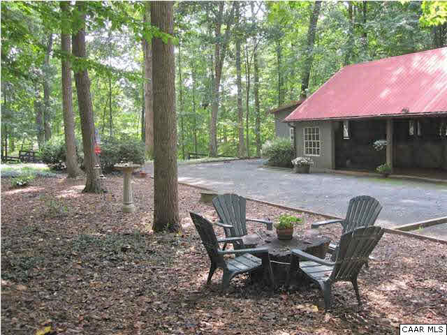 3420 Horseshoe Bend Road Charlottesville, VA 22901 - Photo 22 of 30 This is a charming setting for those interested in being part of their horses life.