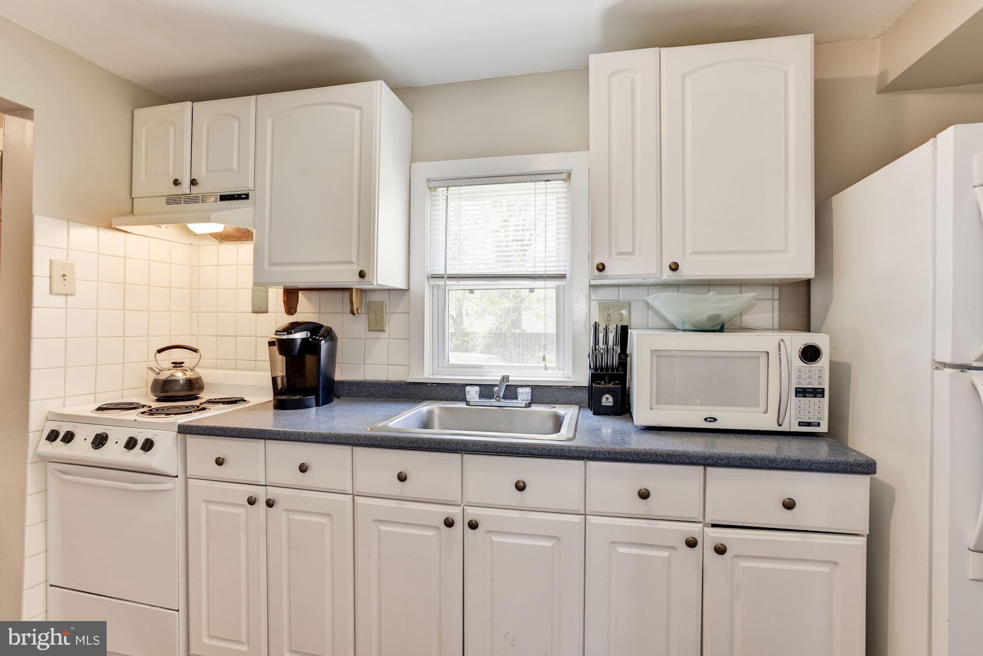 9251 Coleman Thomas Road Columbia, MD 21046 - Photo 8 of 19 Kitchen