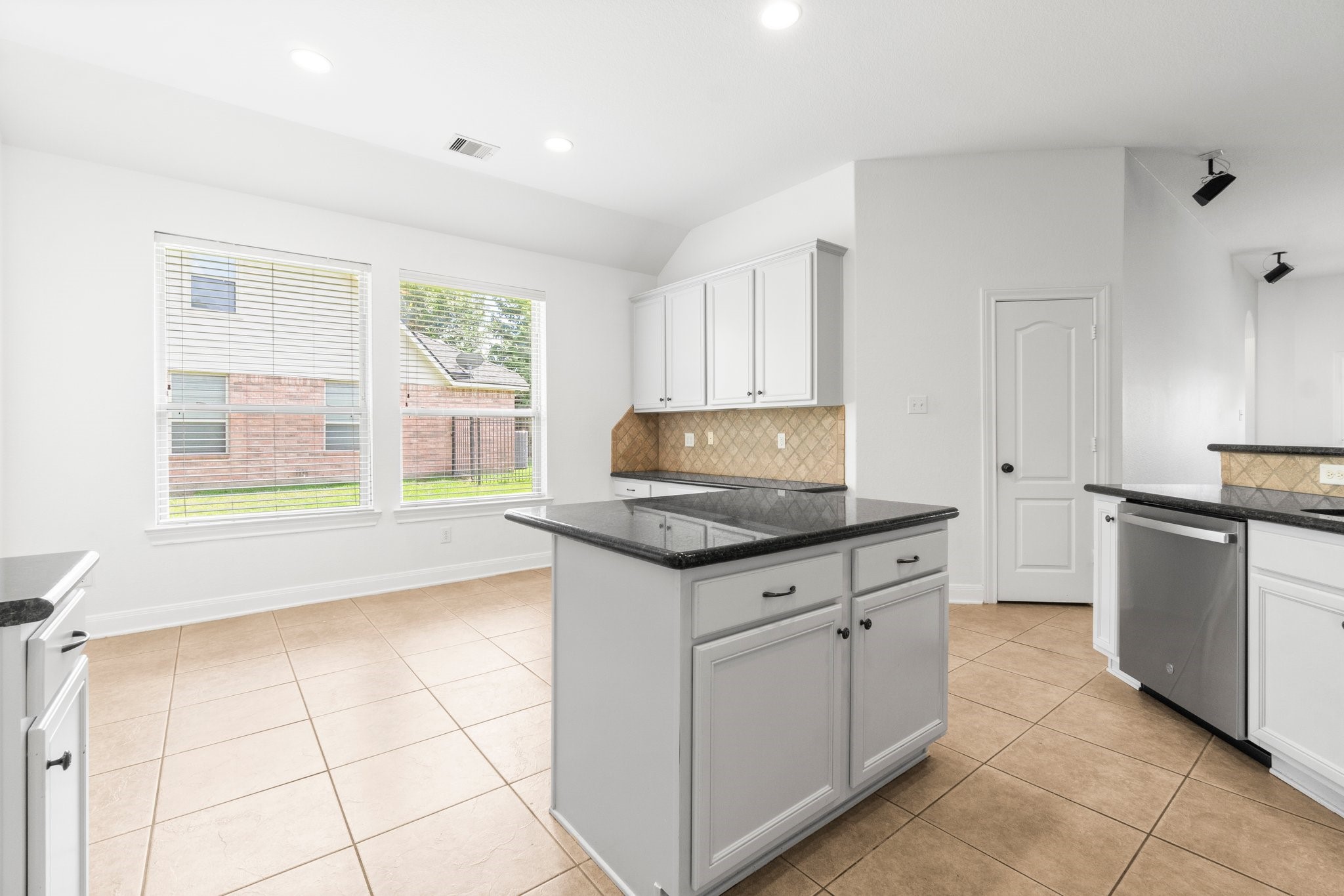 7 Fraiser Fir Place Spring, TX 77389 - Photo 8 of 20