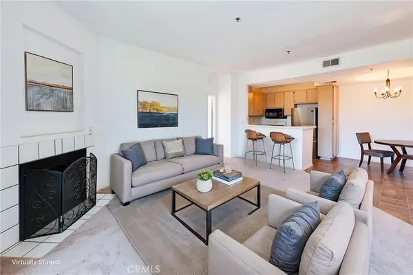 $2,800 | 535 Magnolia Avenue, Unit 211, Long Beach, CA 90802