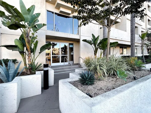 $2,800 | 535 Magnolia Avenue, Unit 211, Long Beach, CA 90802