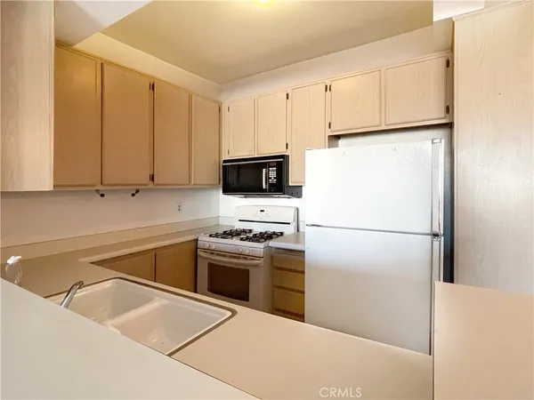 $2,800 | 535 Magnolia Avenue, Unit 211, Long Beach, CA 90802