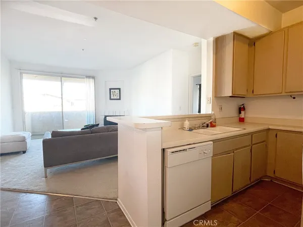$2,800 | 535 Magnolia Avenue, Unit 211, Long Beach, CA 90802