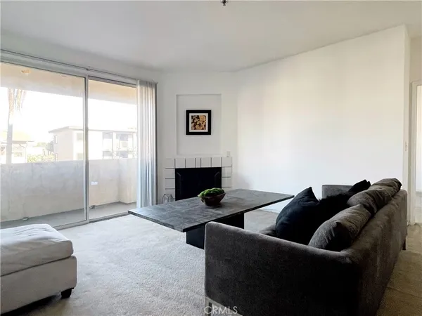 $2,800 | 535 Magnolia Avenue, Unit 211, Long Beach, CA 90802