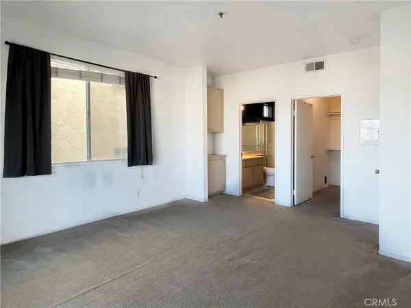 $2,800 | 535 Magnolia Avenue, Unit 211, Long Beach, CA 90802