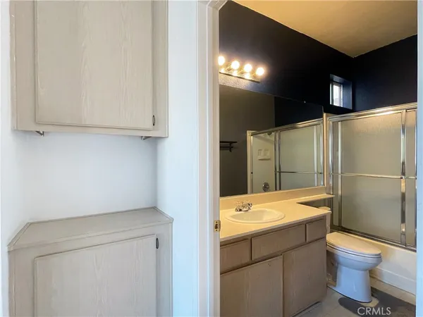 $2,800 | 535 Magnolia Avenue, Unit 211, Long Beach, CA 90802