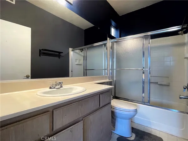 $2,800 | 535 Magnolia Avenue, Unit 211, Long Beach, CA 90802