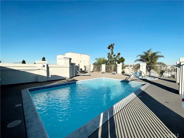 $2,800 | 535 Magnolia Avenue, Unit 211, Long Beach, CA 90802