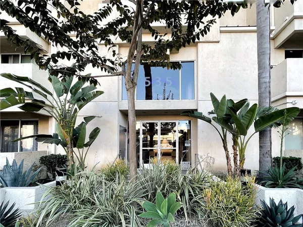 $2,800 | 535 Magnolia Avenue, Unit 211, Long Beach, CA 90802