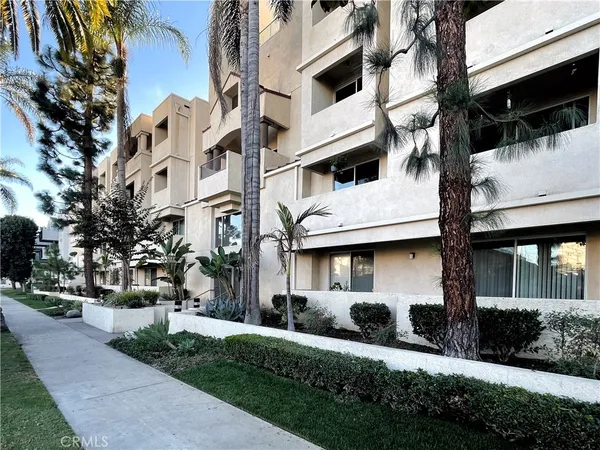 $2,800 | 535 Magnolia Avenue, Unit 211, Long Beach, CA 90802