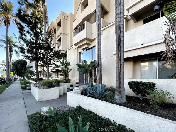 $2,800 | 535 Magnolia Avenue, Unit 211, Long Beach, CA 90802
