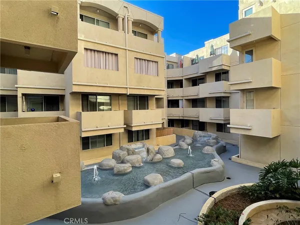 $2,800 | 535 Magnolia Avenue, Unit 211, Long Beach, CA 90802