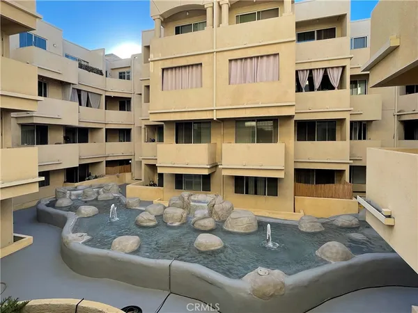 $2,800 | 535 Magnolia Avenue, Unit 211, Long Beach, CA 90802