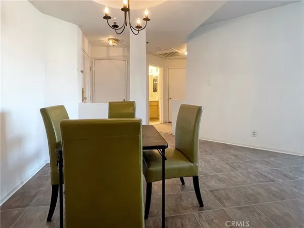 $2,800 | 535 Magnolia Avenue, Unit 211, Long Beach, CA 90802