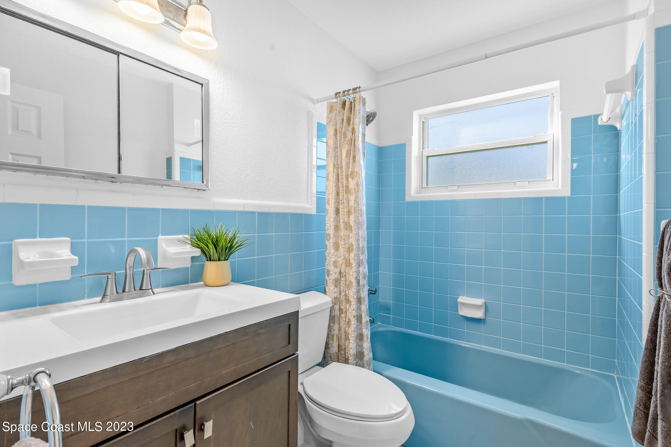 696 Teak Drive Melbourne, FL 32935 - Photo 17 of 22 a bathroom with a sink a toilet and shower