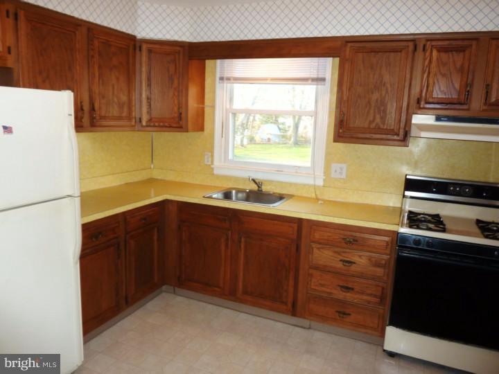 136 North Valleybrook Road Cherry Hill, NJ 08034 - Photo 3 of 13 Kitchen
