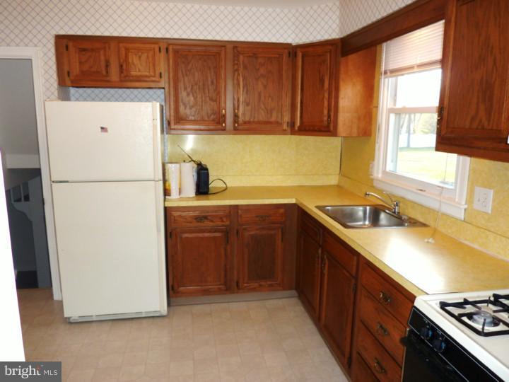 136 North Valleybrook Road Cherry Hill, NJ 08034 - Photo 6 of 13 Kitchen