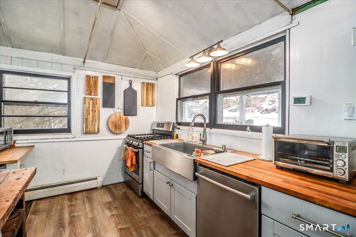 154 Highway 39 New Fairfield, CT 06812 - Photo 25 of 40