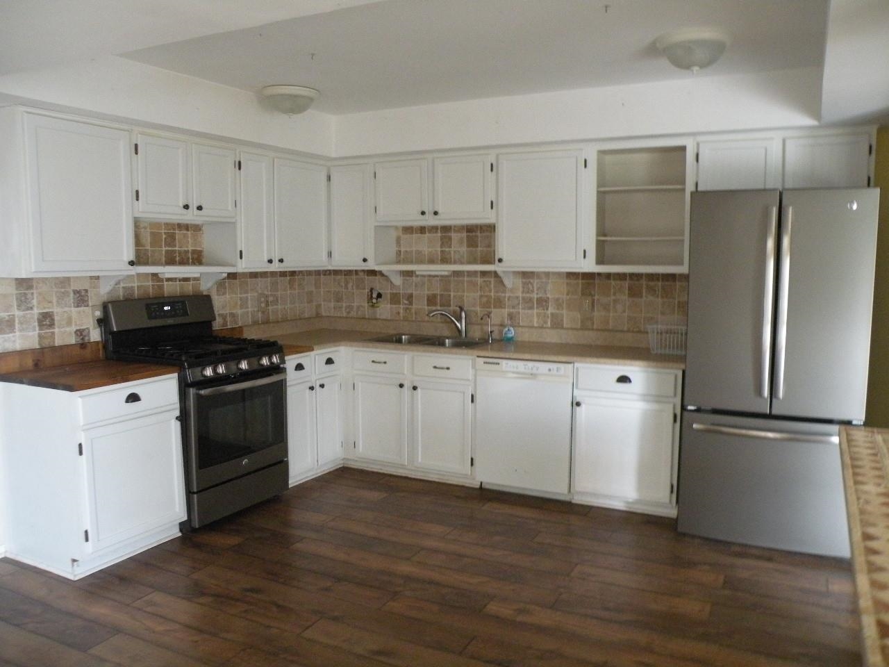 984 Capac Road Allenton, MI 48002 - Photo 8 of 38 50076826-7.JPG