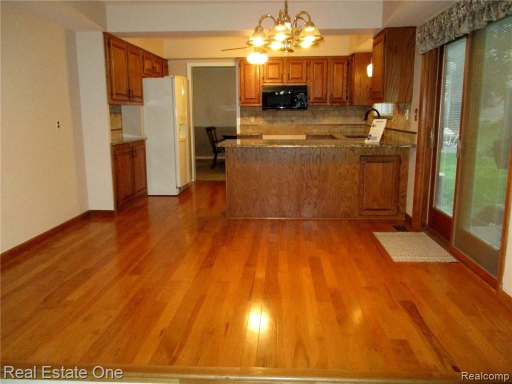 434 Pinehurst Drive Rochester Hills, MI 48309 - Photo 14 of 32