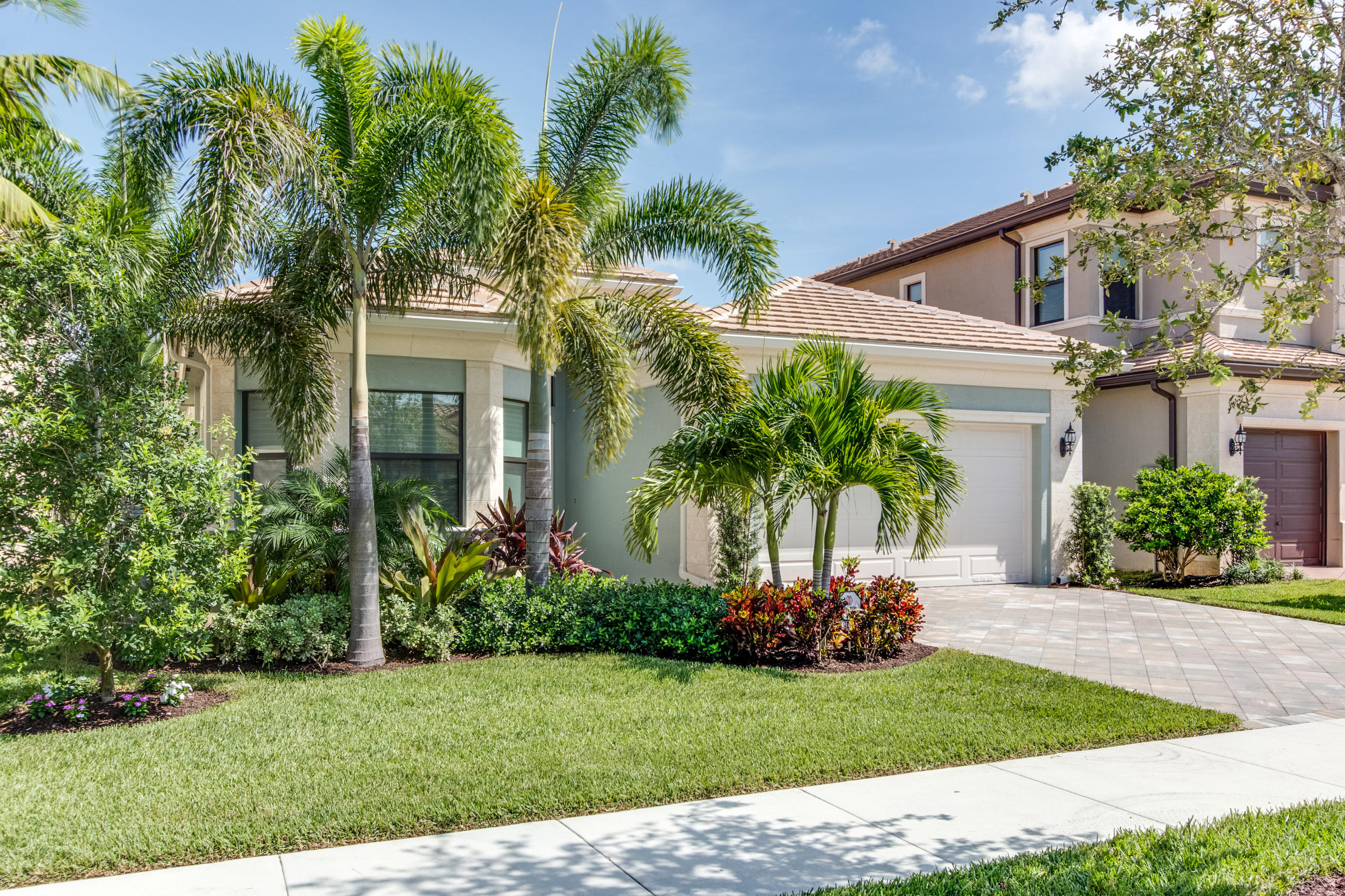 9523 Eden Roc Court Delray Beach, FL 33446 - Photo 4 of 74 Lush Landscaping