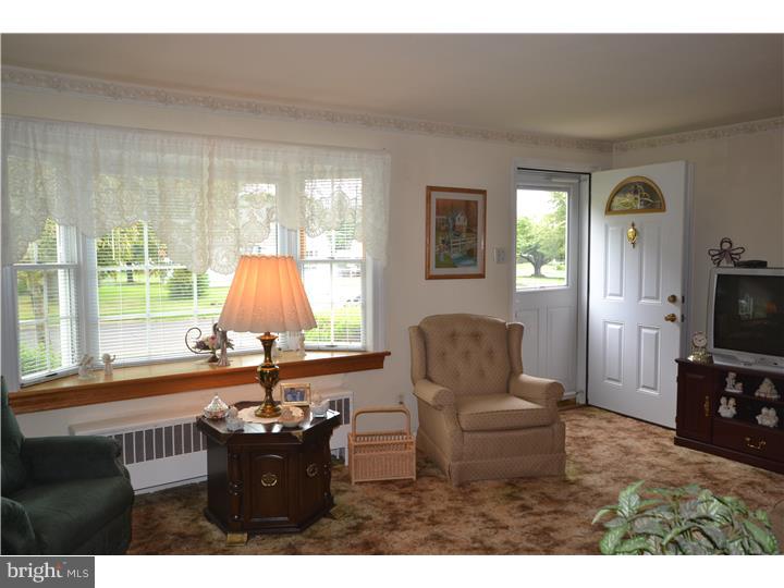 403 Abbott Road Hatboro, PA 19040 - Photo 4 of 24 Living Room