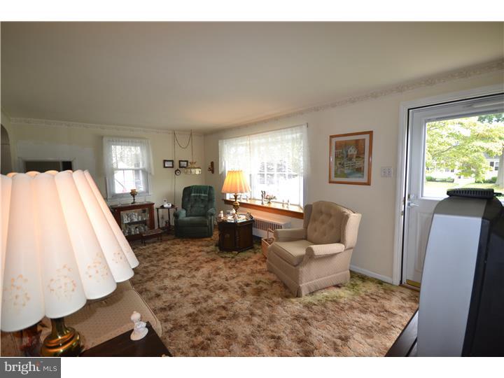 403 Abbott Road Hatboro, PA 19040 - Photo 5 of 24 Living Room