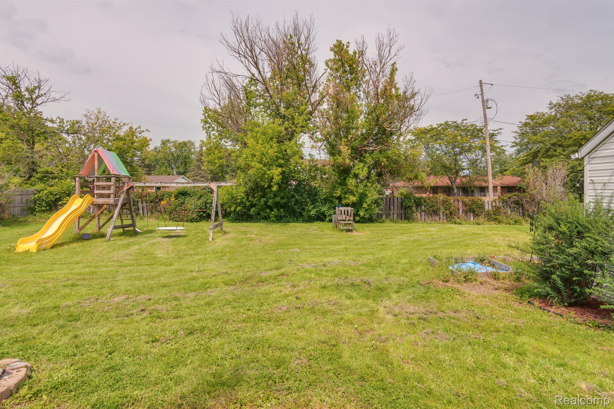1069 Reid Road Grand Blanc, MI 48439 - Photo 32 of 38 Gallery Image 32